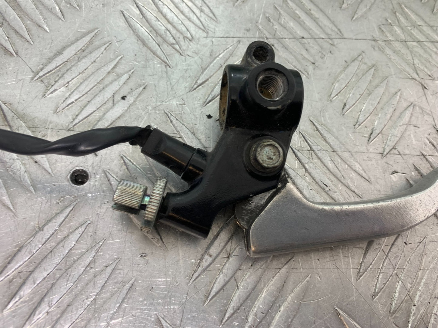YAMAHA YBR125 YBR 125 CLUTCH LEVER AND BRACKET   YEAR 2010-2017 (CMB1252)