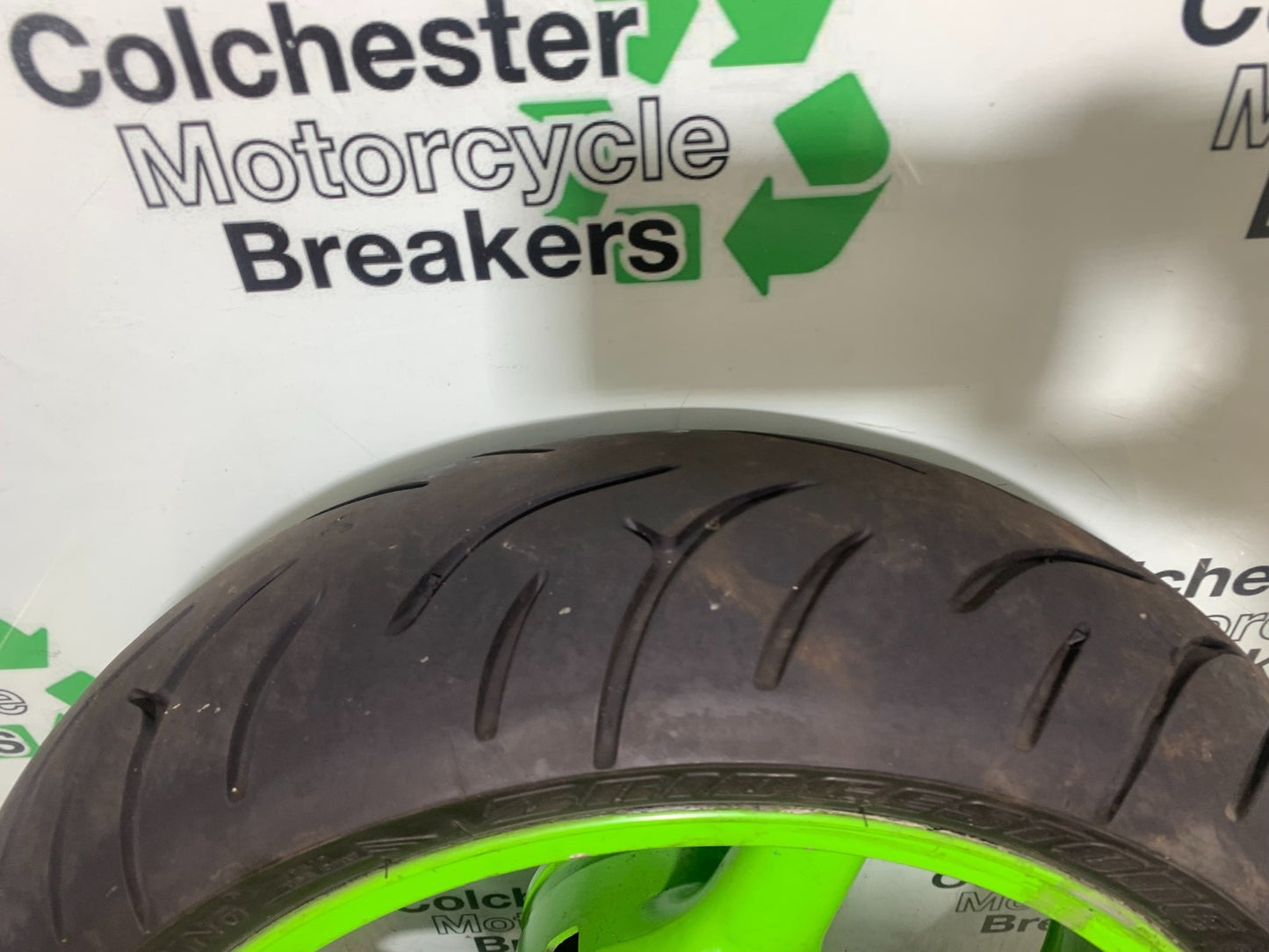 KAWASAKI ZX9R ZX9 C REAR WHEEL AND DISC YEAR 1998-99 (CMB1213)