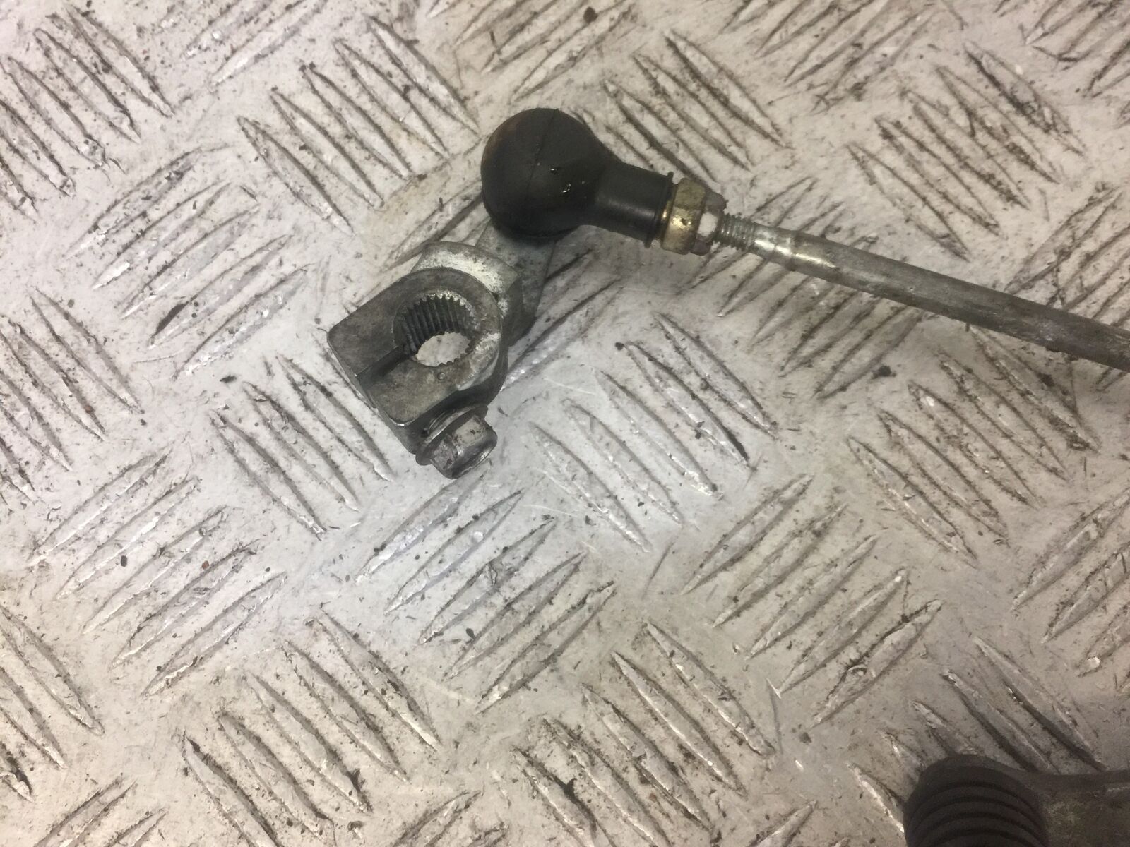 YAMAHA FZ6 GEAR LEVER  YEAR 2004 (STOCK 693)
