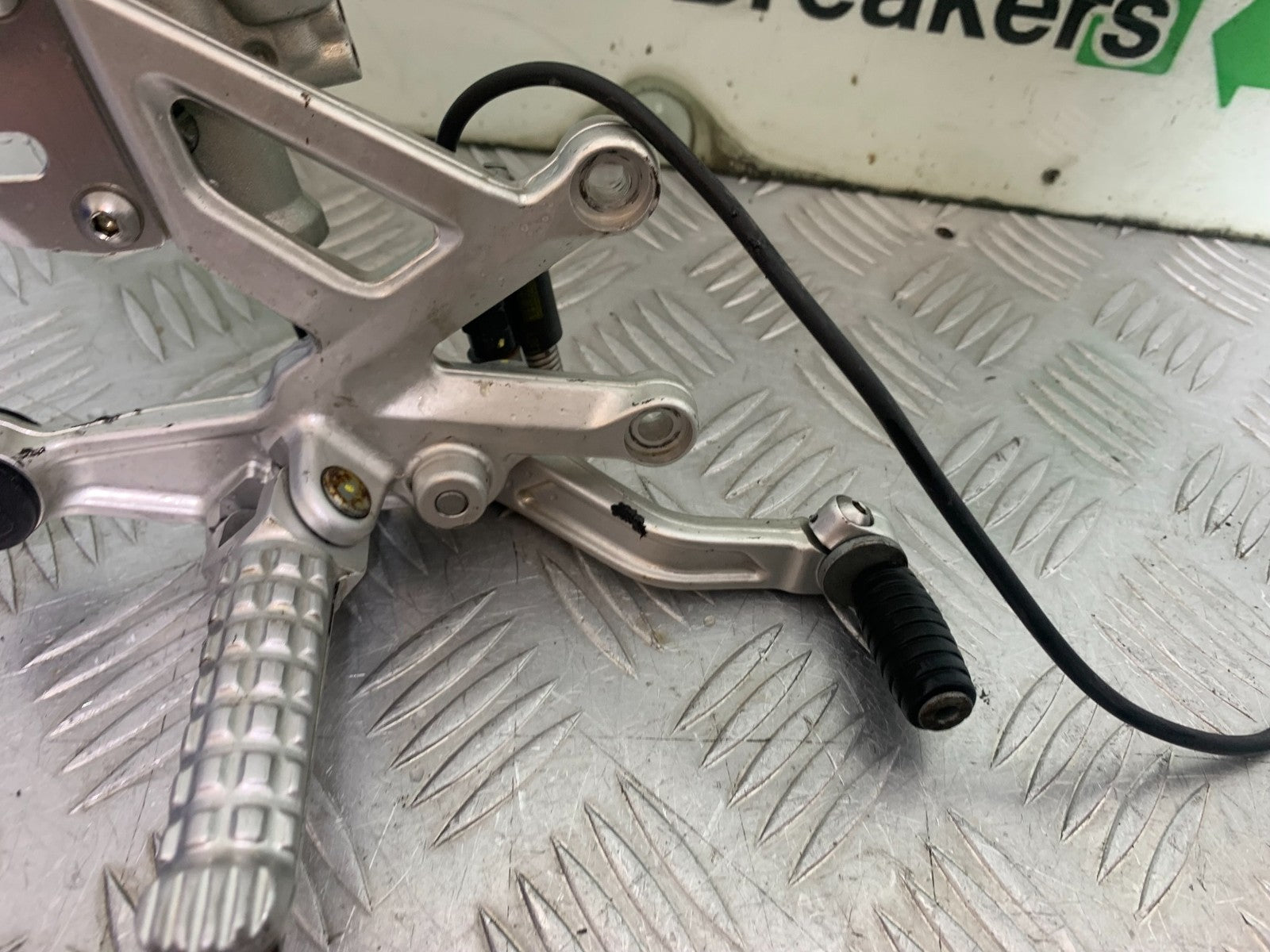 APRILIA TUONO 1000 V4 FRONT RIGHT HANGER YEAR 2013-2014 (CMB1239)