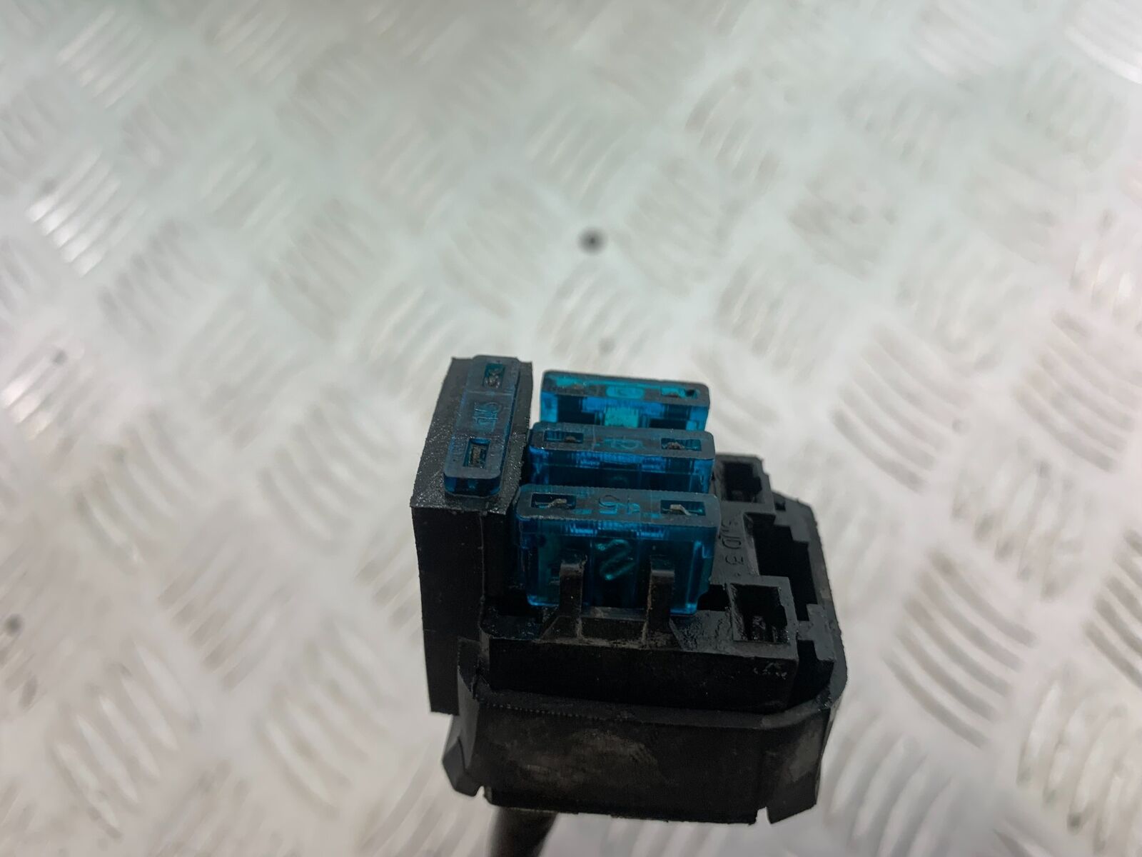 YAMAHA FJ1100 FJ 1100 FUSE BOX   YEAR 1984-1985 (CMB1101)