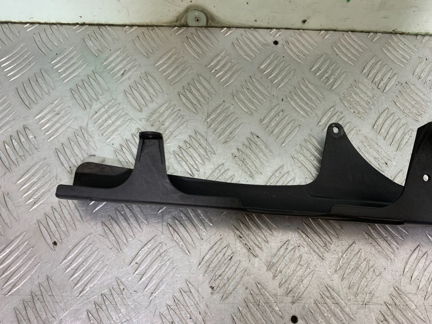 TRIUMPH 955I SPRINT RS CHAIN GUARD YEAR 1999-03 (CMB1313)