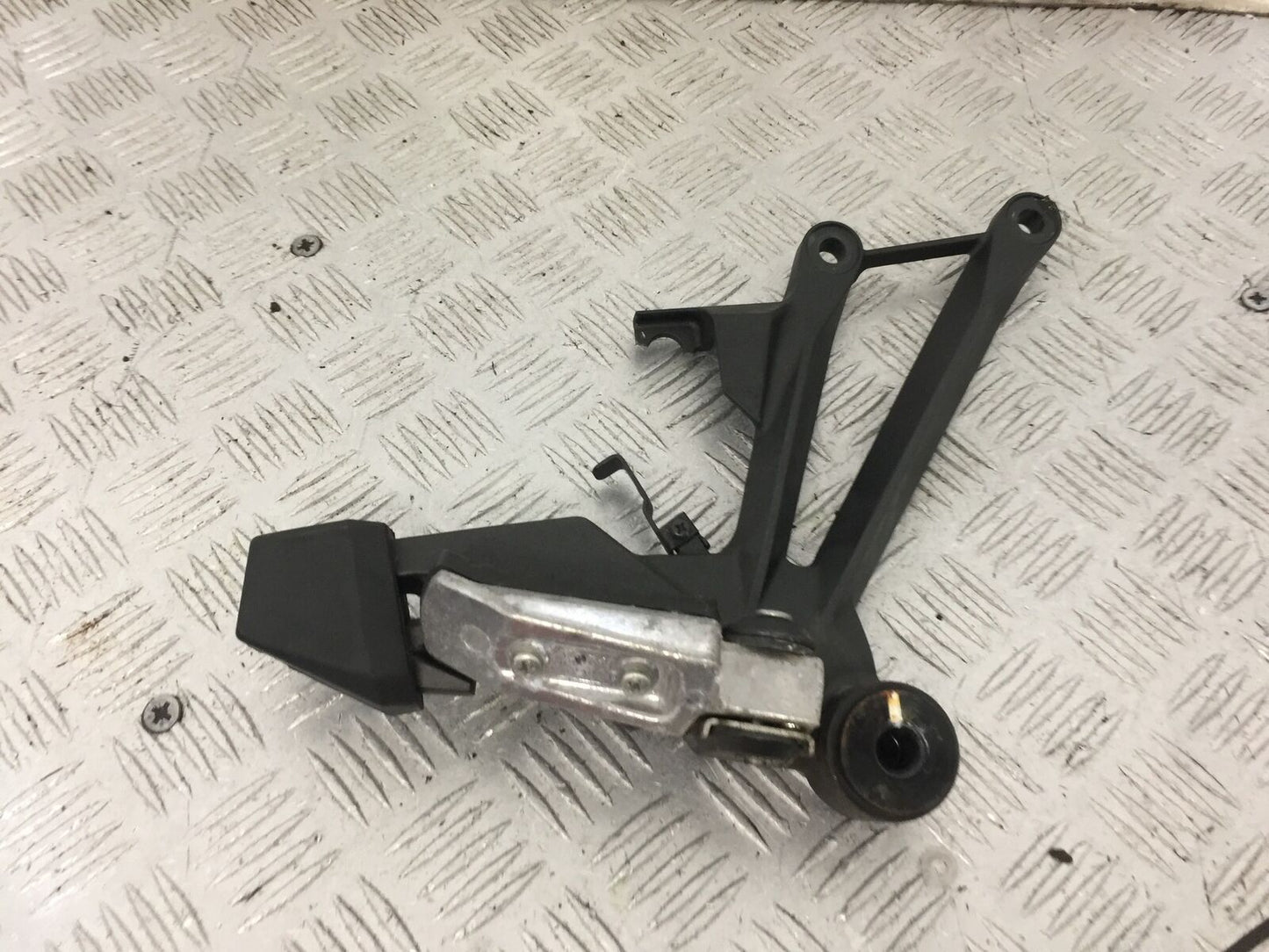 KAWASAKI NINJA 1000 SX Z1000SX RIGHT REAR HANGER AND PEG  YEAR 2019  (STOCK 830)