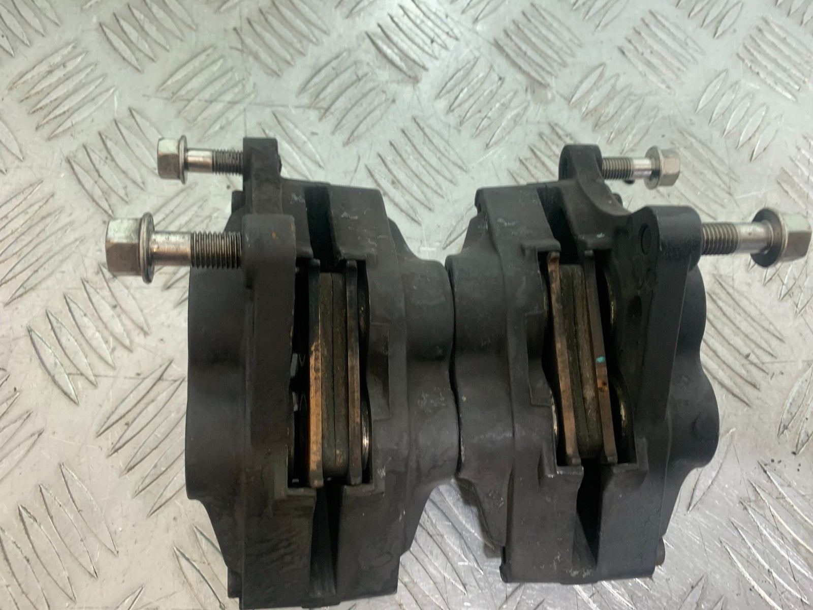 TRIUMPH 955i SPRINT ST FRONT BRAKE CALIPERS  1999-2004 (CMB1176)