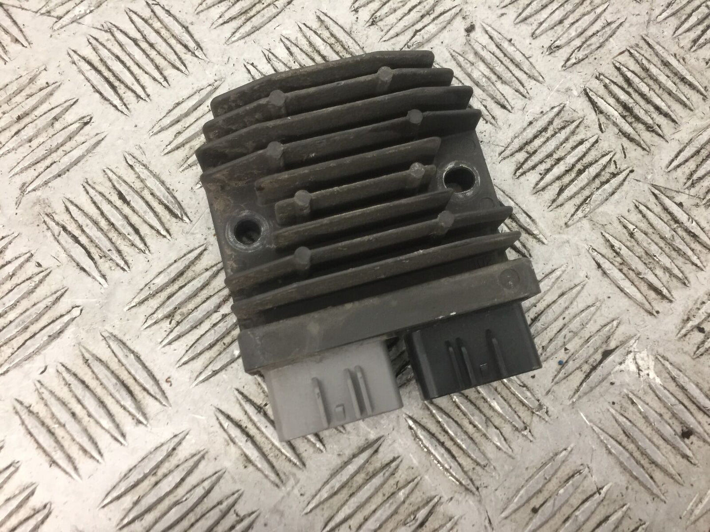 SUZUKI 650 BURGMAN REGULATOR   YEAR 2014-2018 (STOCK 769)