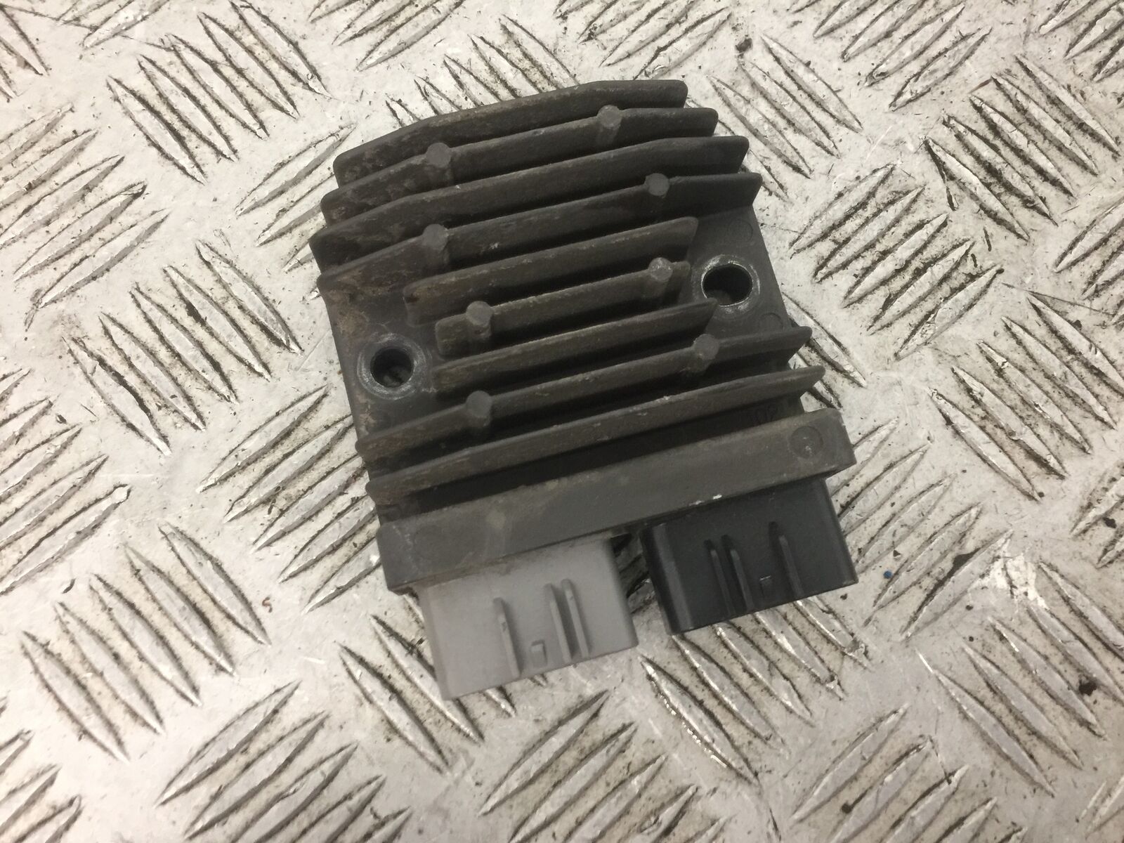 SUZUKI 650 BURGMAN REGULATOR   YEAR 2014-2018 (STOCK 769)
