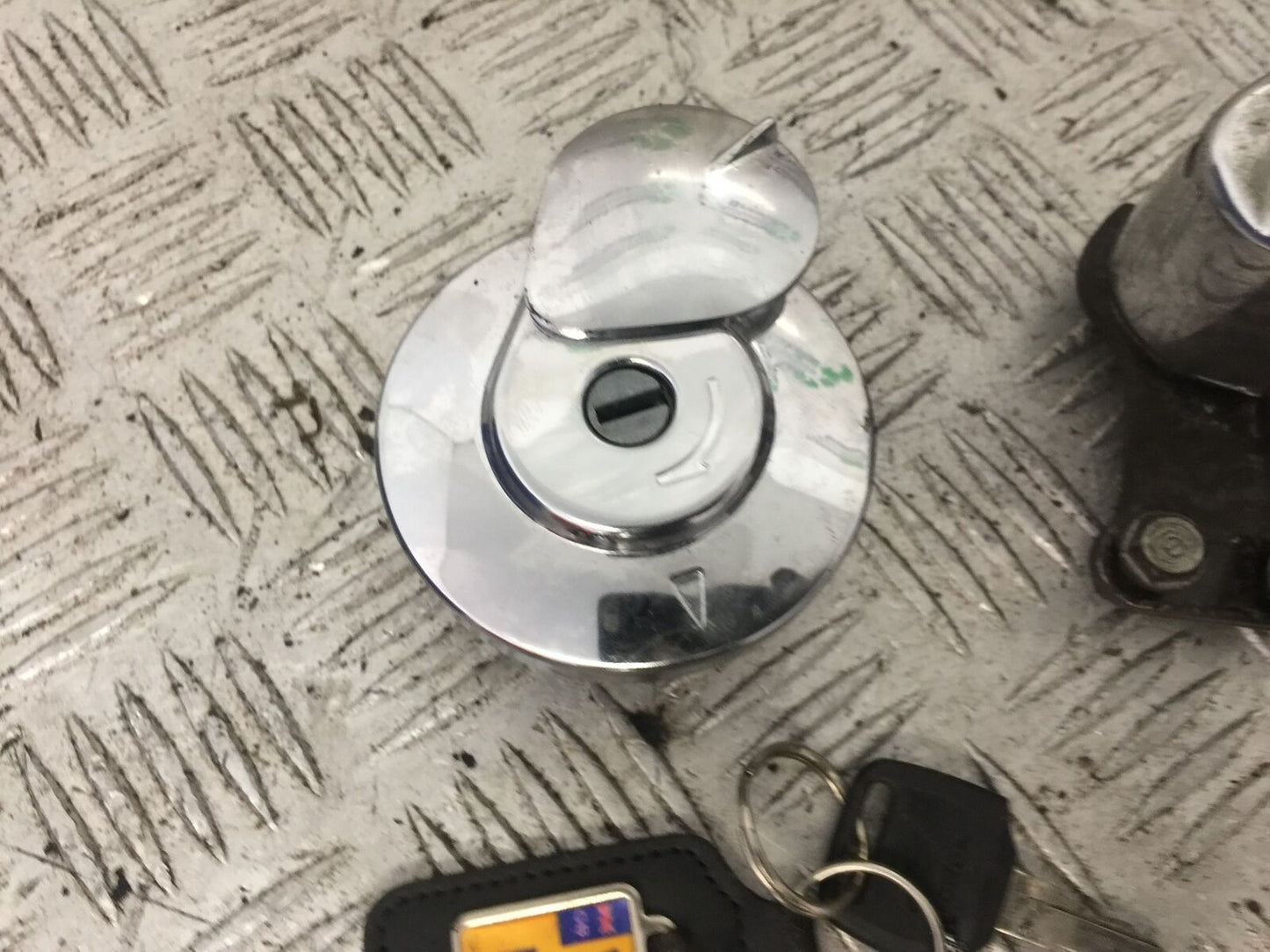 HONDA VTX1300 S LOCKS AND KEY   YEAR 2004-09 (STOCK 749)