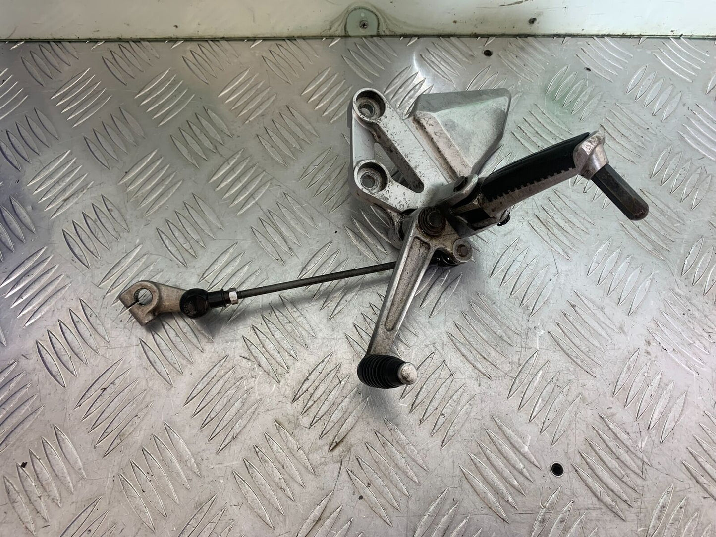SUZUKI SV1000 SV 1000 K3 FRONT LEFT HANGER   YEAR 2003-2006 (CMB1111)