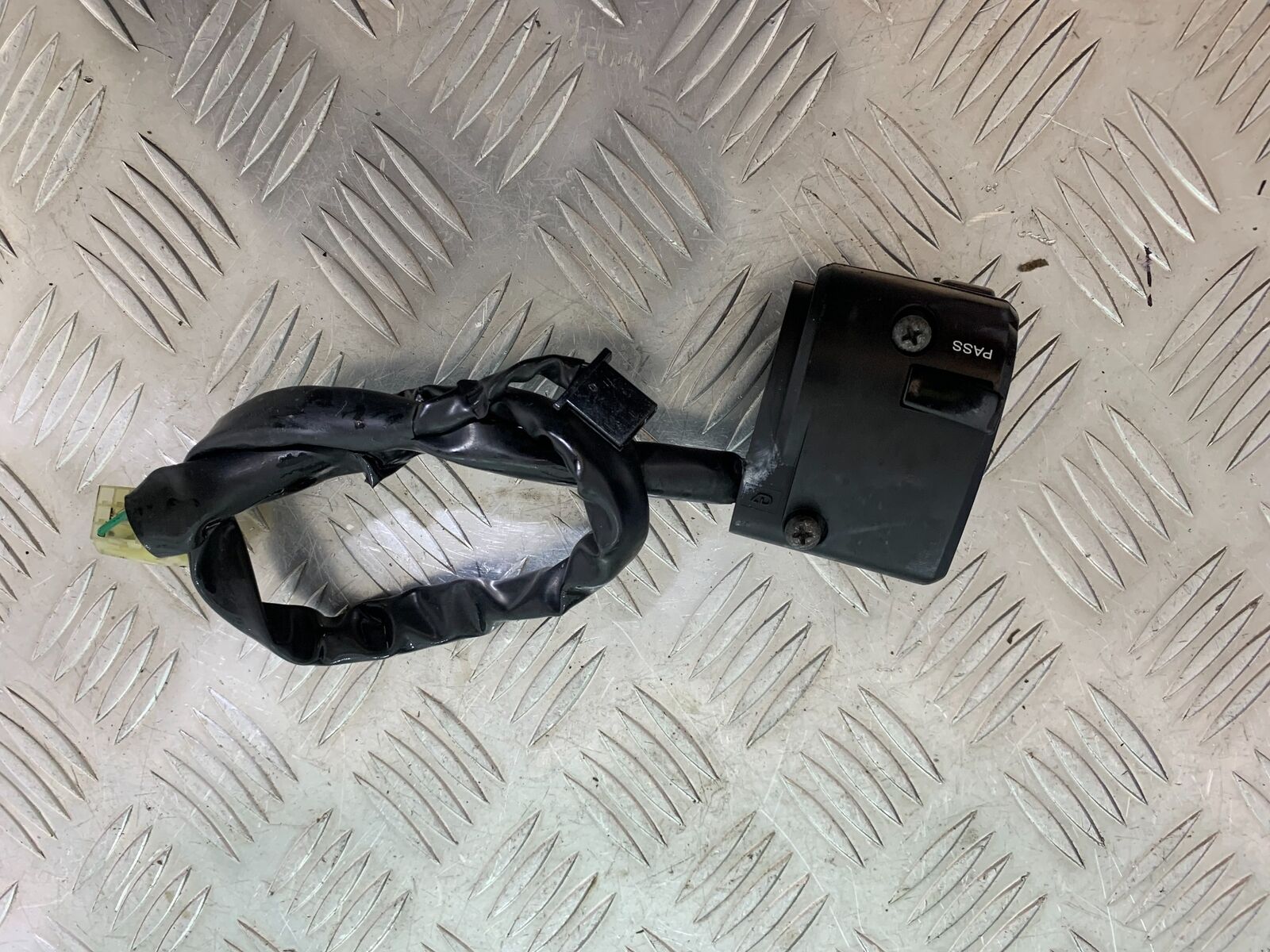 KAWASAKI NINJA 650 LEFT SWITCH GEAR  YEAR 2017-2019 (CMB1018)