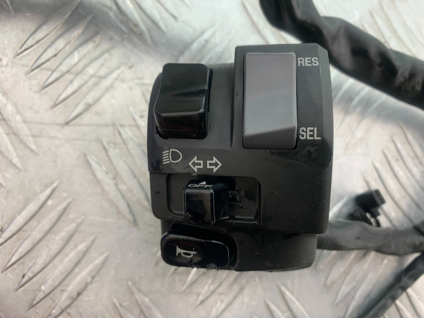 YAMAHA YZF R7 LEFT SWITCH GEAR  YEAR 2022-2025 (CMB1255)