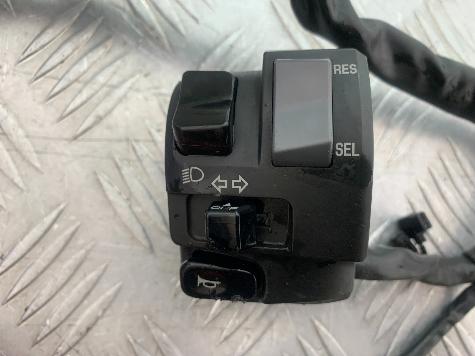 YAMAHA YZF R7 LEFT SWITCH GEAR  YEAR 2022-2025 (CMB1255)