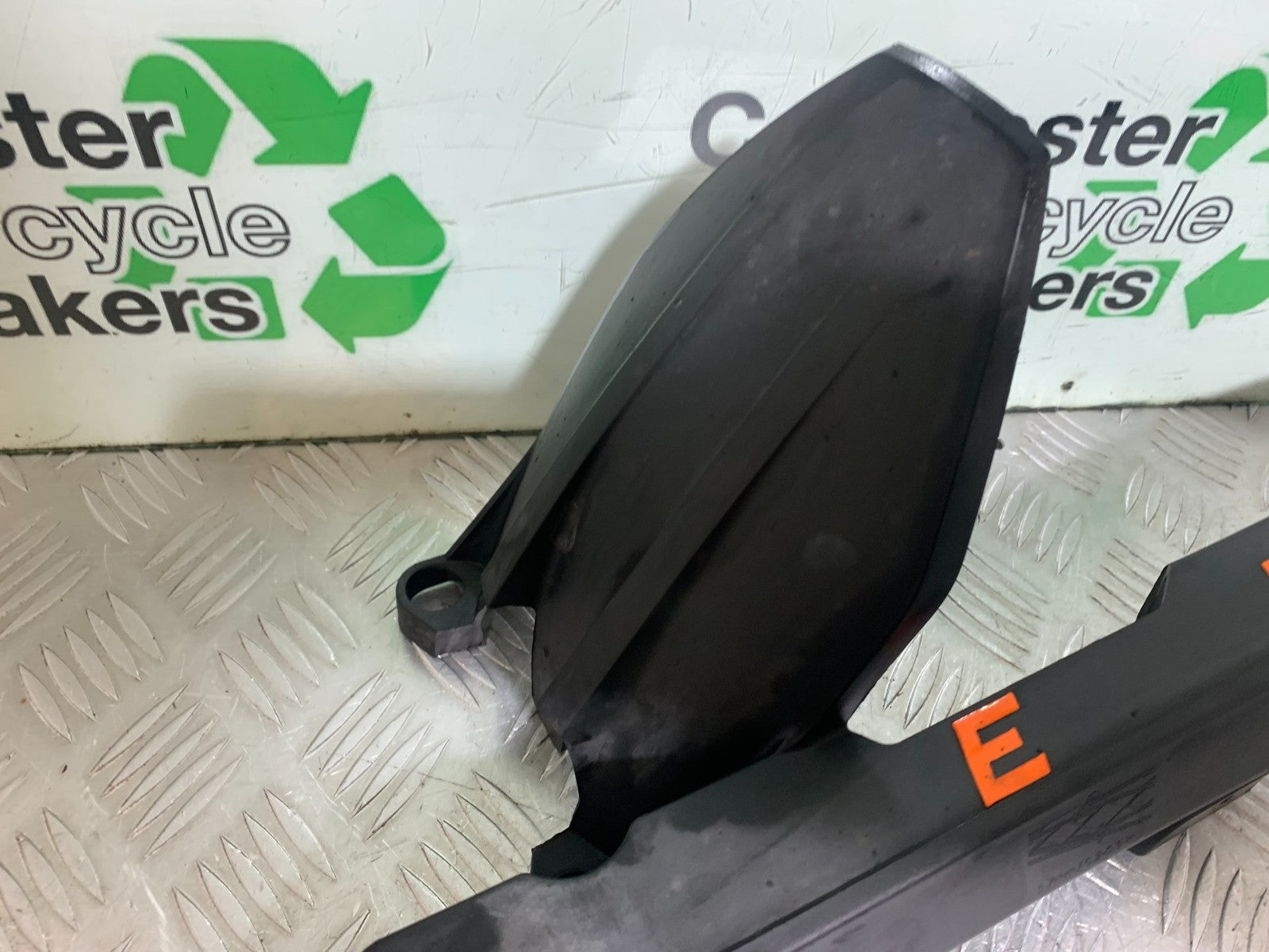 KTM DUKE 125 HUGGER  YEAR 2017-2022 (CMB1222)