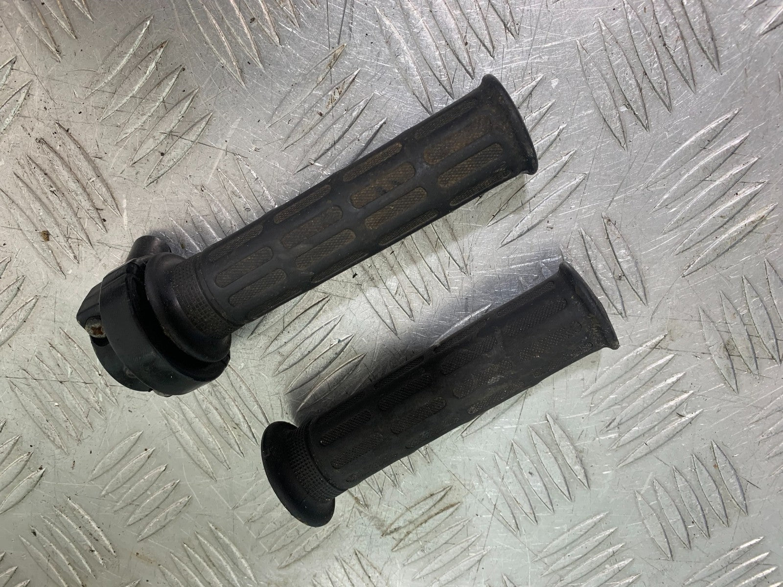 HONDA CG125 CG 125 THROTTLE AND GRIP YEAR 1998-2000 (CMB1282)