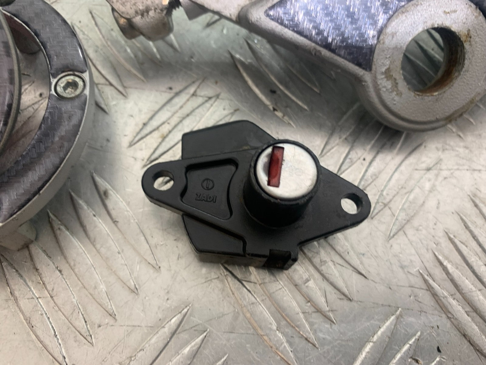 TRIUMPH 955i SPRINT ST LOCKS AND KEYS   1999-2004 (CMB1176)