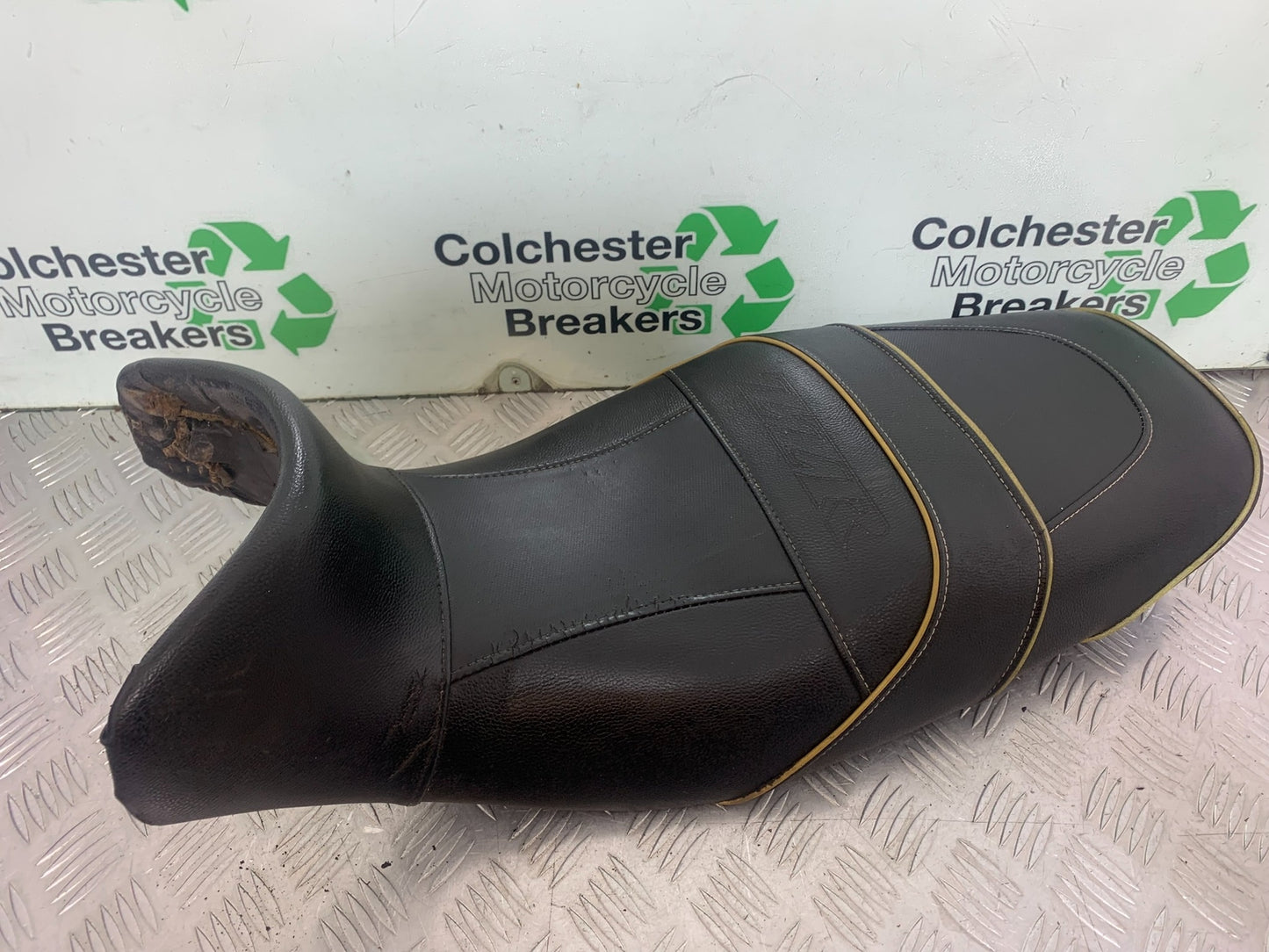 KAWASAKI ZZR1100 D SEAT    YEAR 1993-2001 (CMB1164)