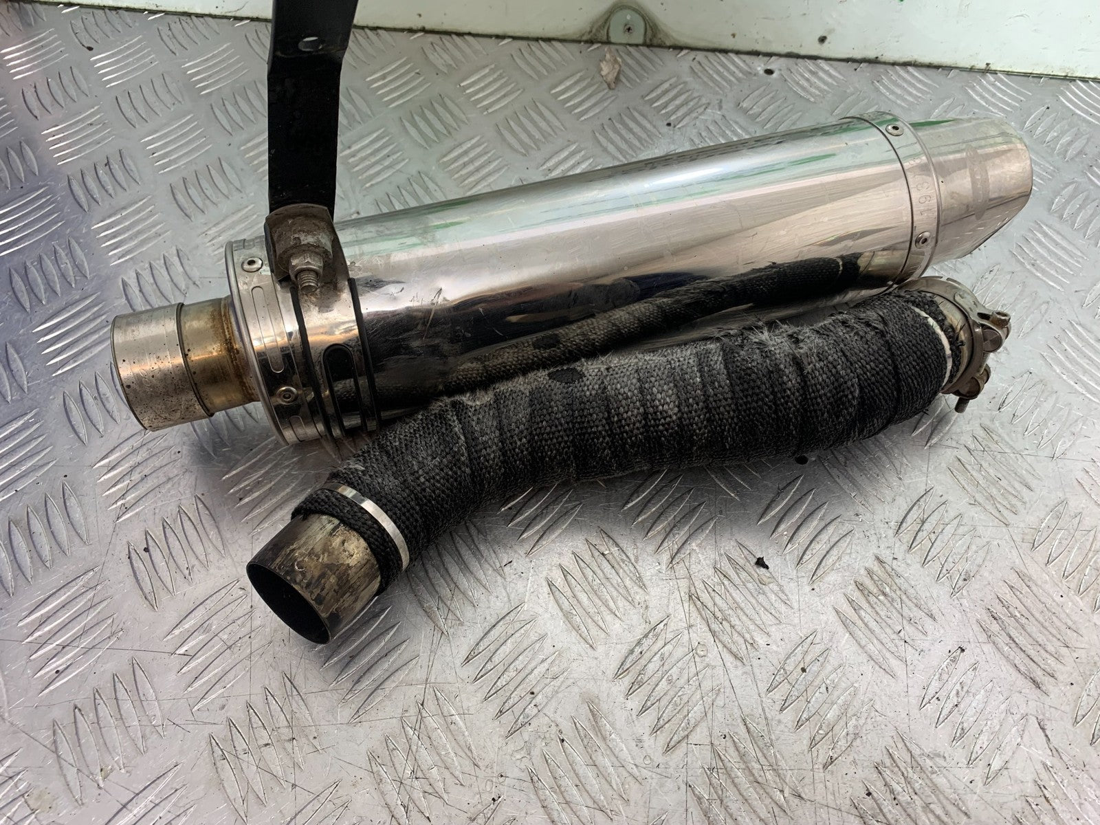 TRIUMPH 955i DAYTONA SILENCER YEAR 2002-2006 (CMB1229)