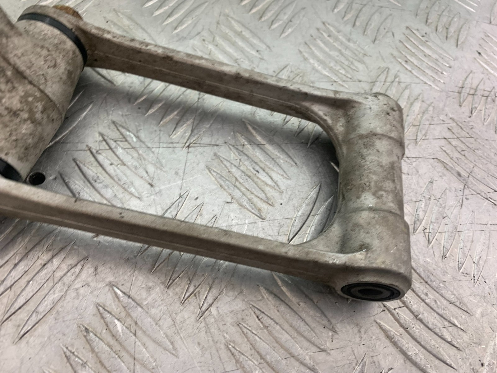 HONDA CBR1000 rr FIREBLADE REAR SHOCK LINKAGE  YEAR 2006 (CMB1220)