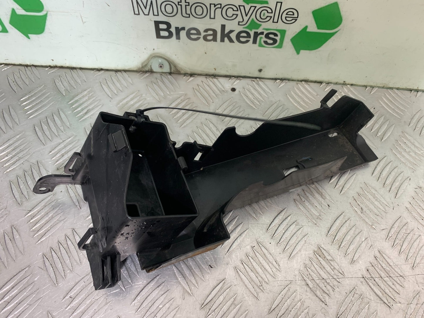 YAMAHA YZF-R125 YZF 125 BATTERY BOX YEAR 2019-2022 (CMB1263)