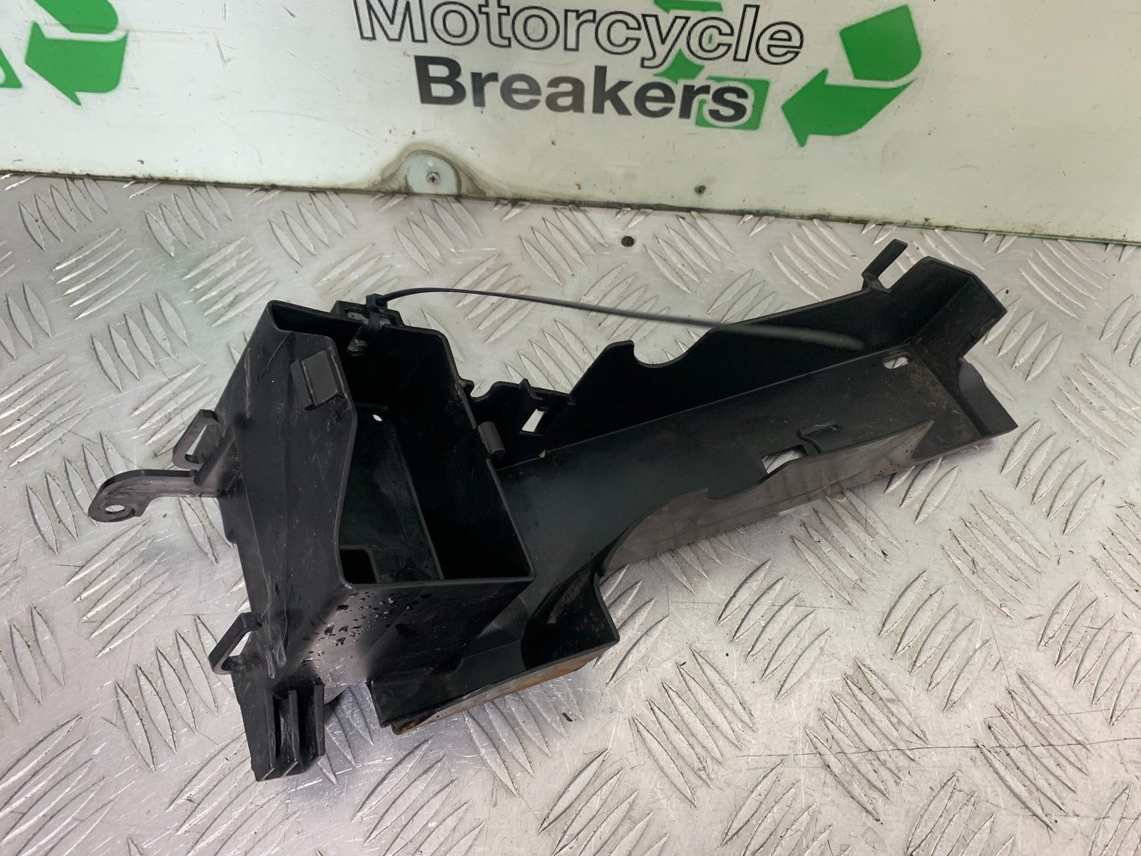 YAMAHA YZF-R125 YZF 125 BATTERY BOX YEAR 2019-2022 (CMB1263)