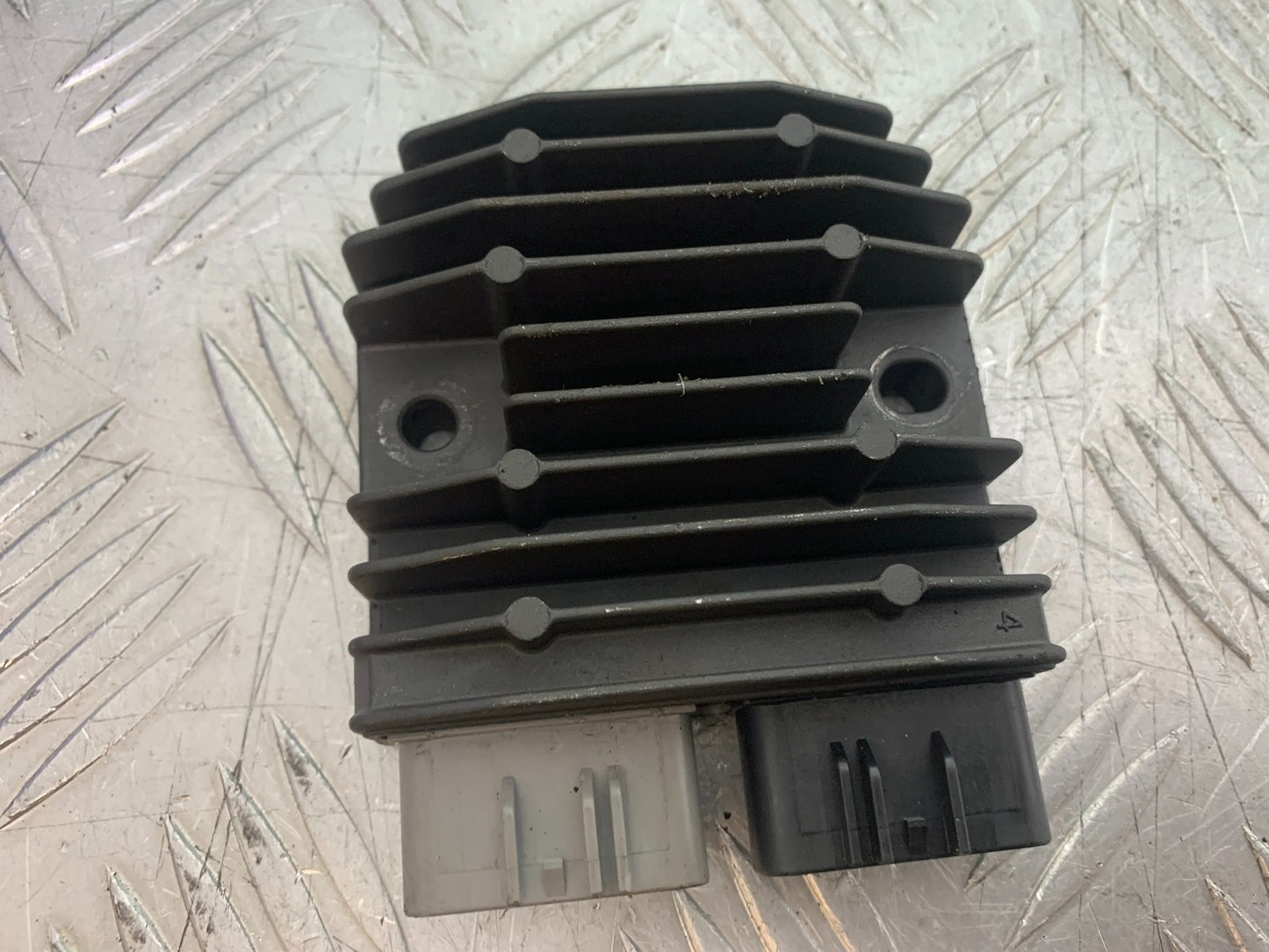 YAMAHA YZF R1 4C8 REGULATOR   YEAR 2007-2008 (CMB1237)