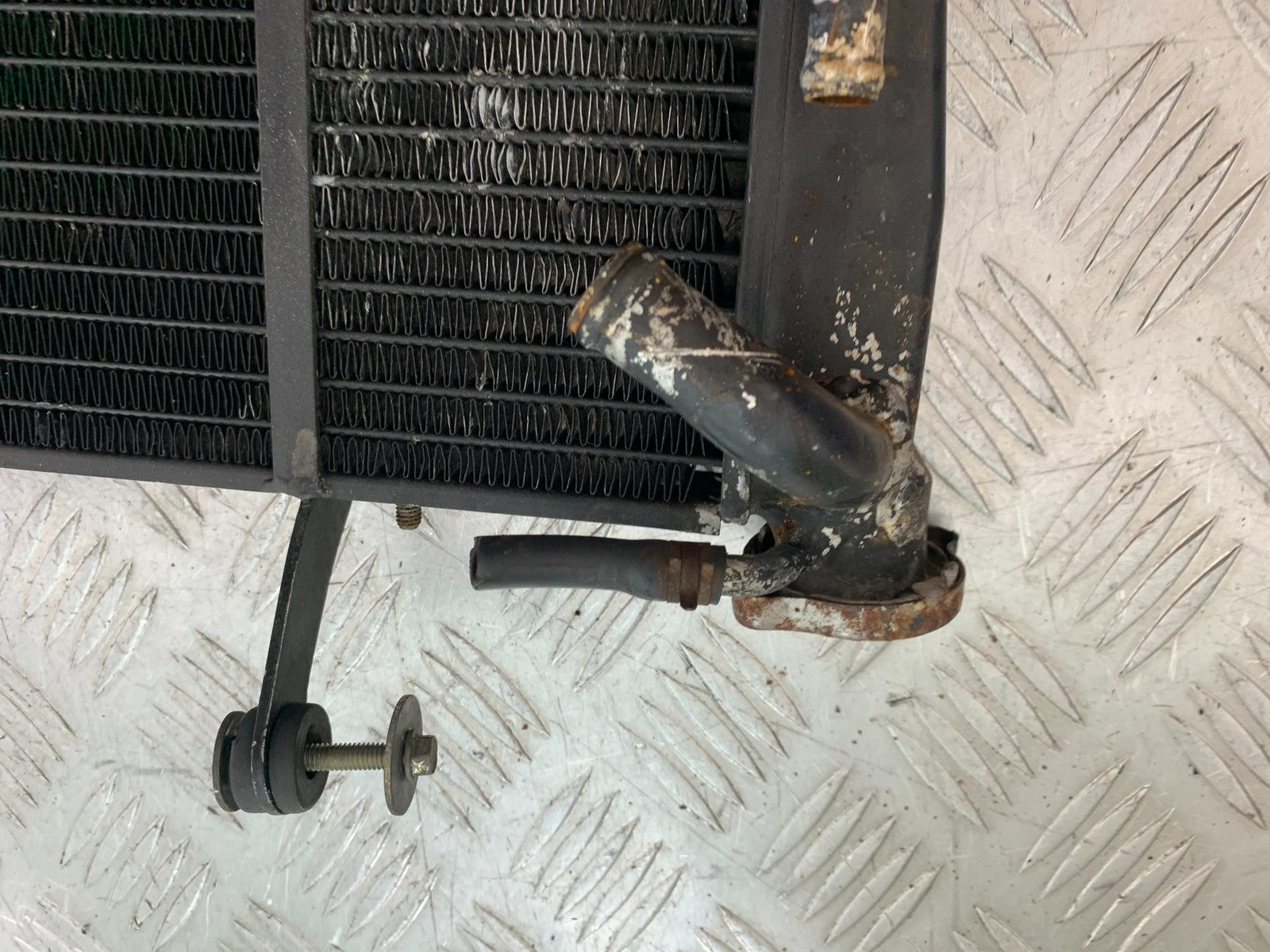 TRIUMPH 955I SPRINT RS RADIATOR  YEAR 1999-03 (CMB1313)