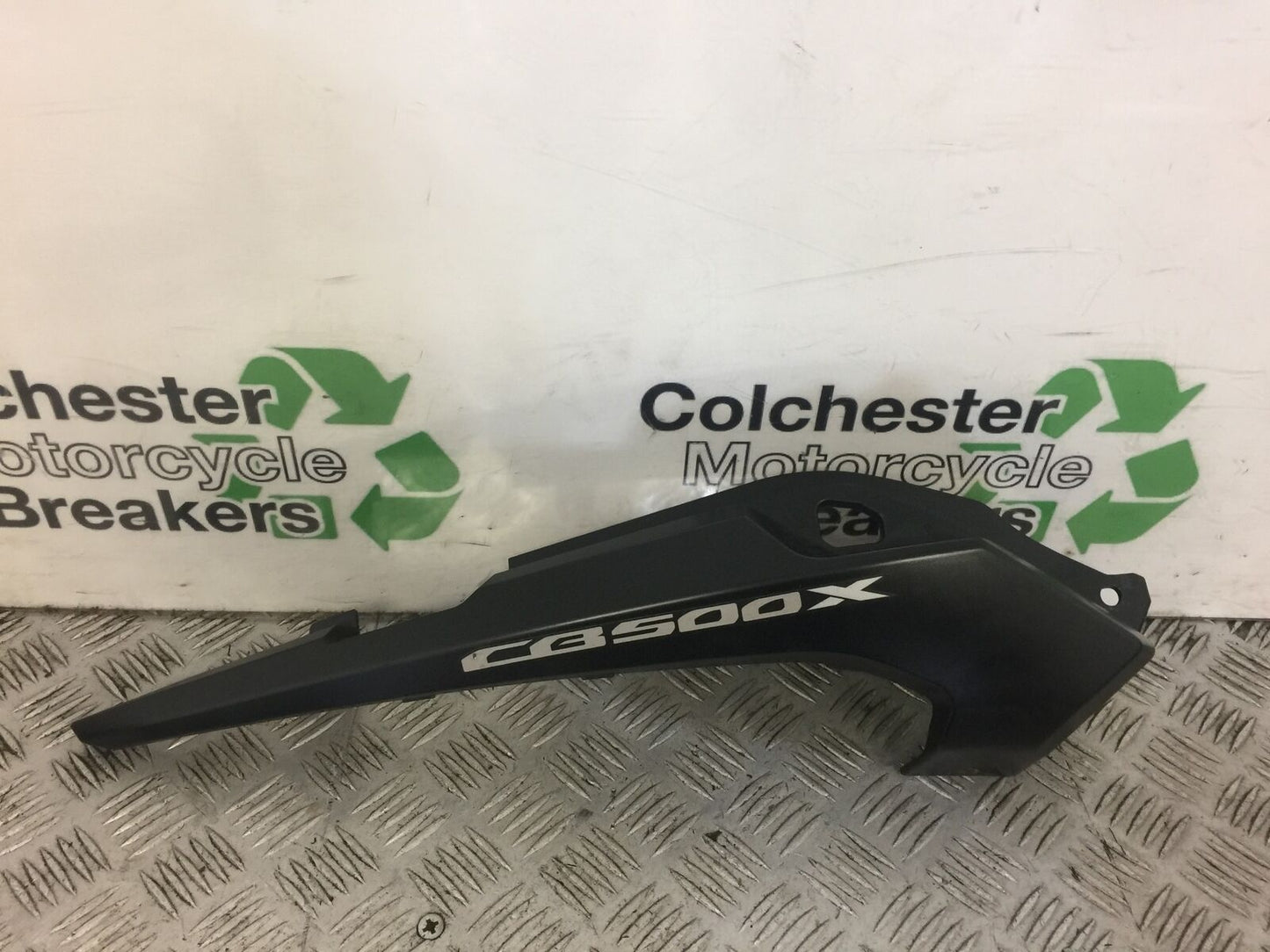 HONDA CB500X CB 500X RIGHT SEAT PANEL  YEAR 2014 (STOCK 384)