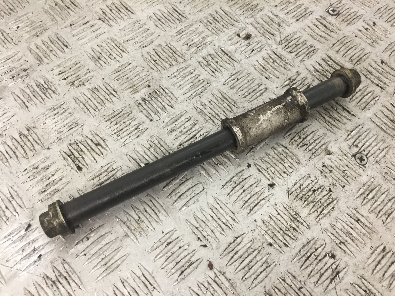 TRIUMPH TROPHY 900 SWINGARM SPINDLE  1993-95 (STOCK 799)