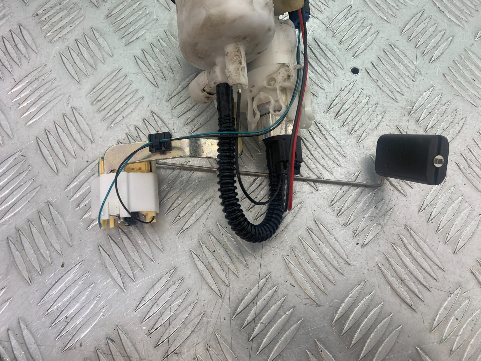 BMW M1000 R PETROL PUMP YEAR 2023-2024 (CMB1140)