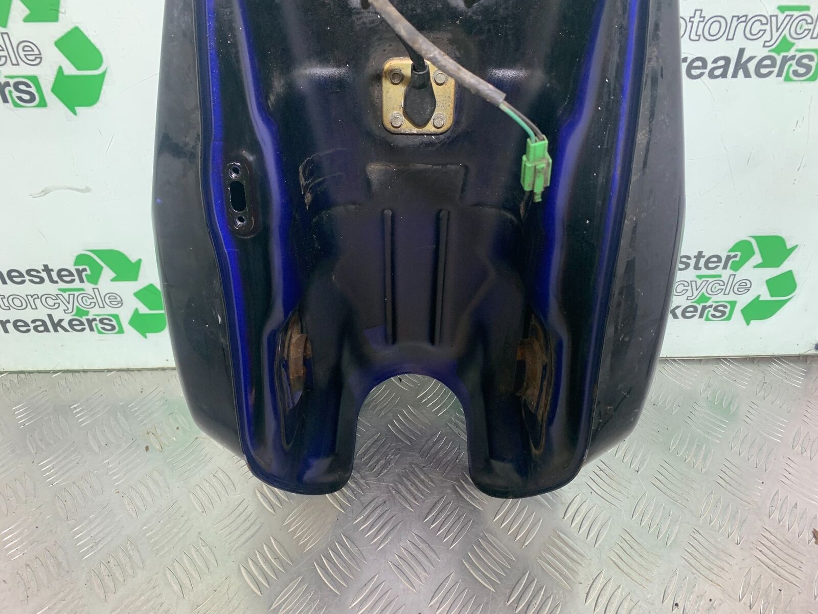 YAMAHA XJR1300 XJR 1300 PETROL TANK  YEAR 1999-2003 (CMB1055)