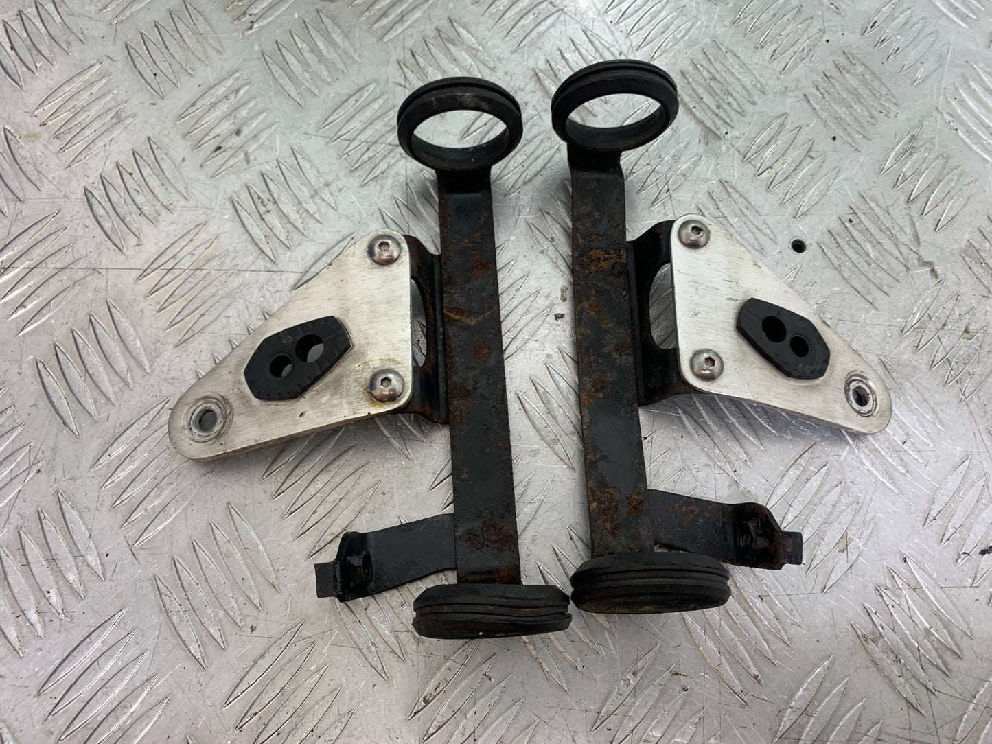 SUZUKI GSF1200 GSF 1200 BANDIT HEADLIGHT BRACKETS  YEAR 2001-2004 (CMB1188)