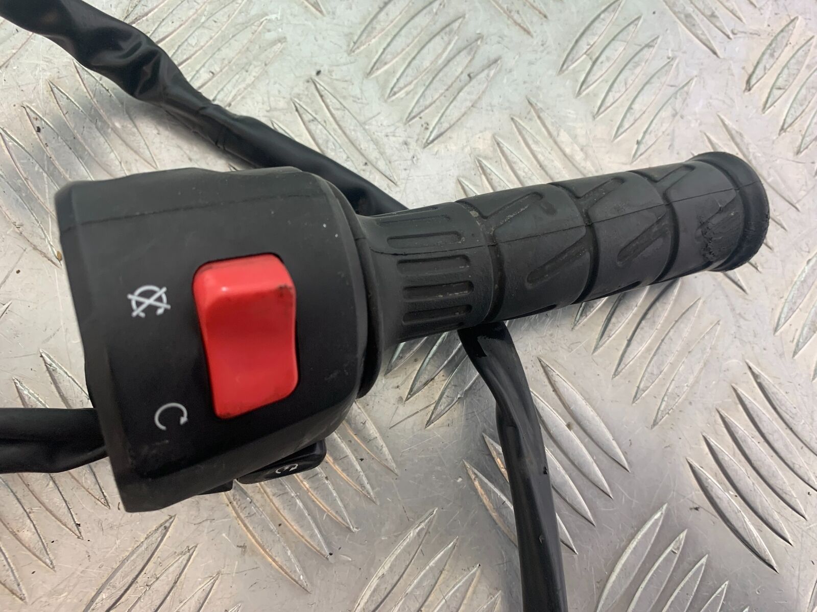 KAWASAKI EN650 VULCAN RIGHT SWITCH GEAR  YEAR 2017-2021 (CMB1060)