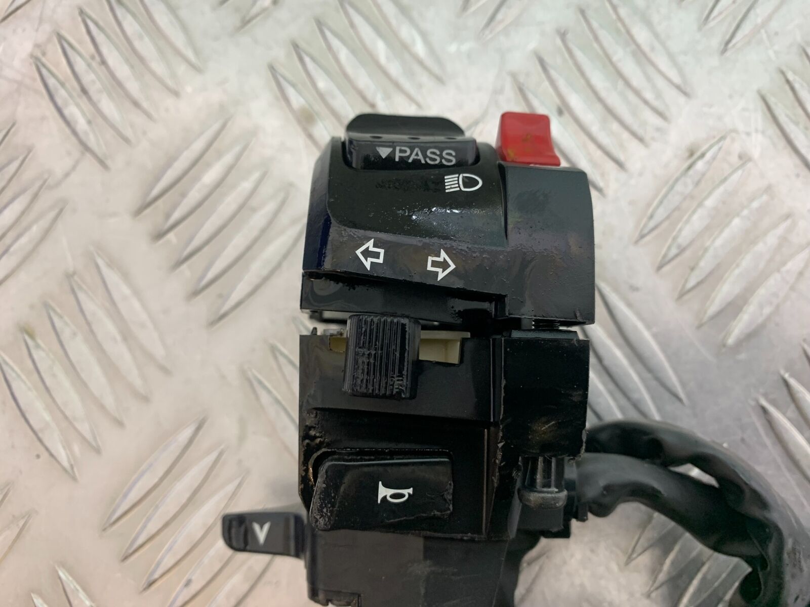 SUZUKI GSXR1000 GSXR 1000 LEFT SWITCH GEAR 2009-2016 (CMB1049)