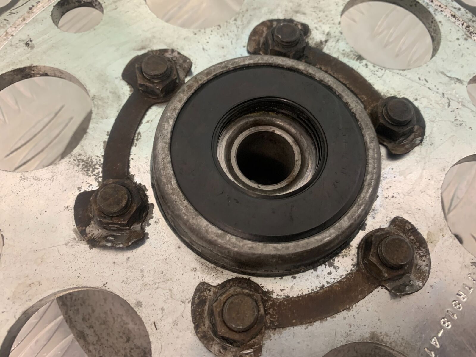 SUZUKI GS750 E GS 750E SPROCKET CARRIER   YEAR 1979  (STOCK 959)