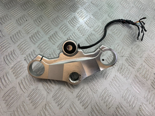 TRIUMPH 955i DAYTONA TOP YOKE  YEAR 2002-2006 (CMB1229)