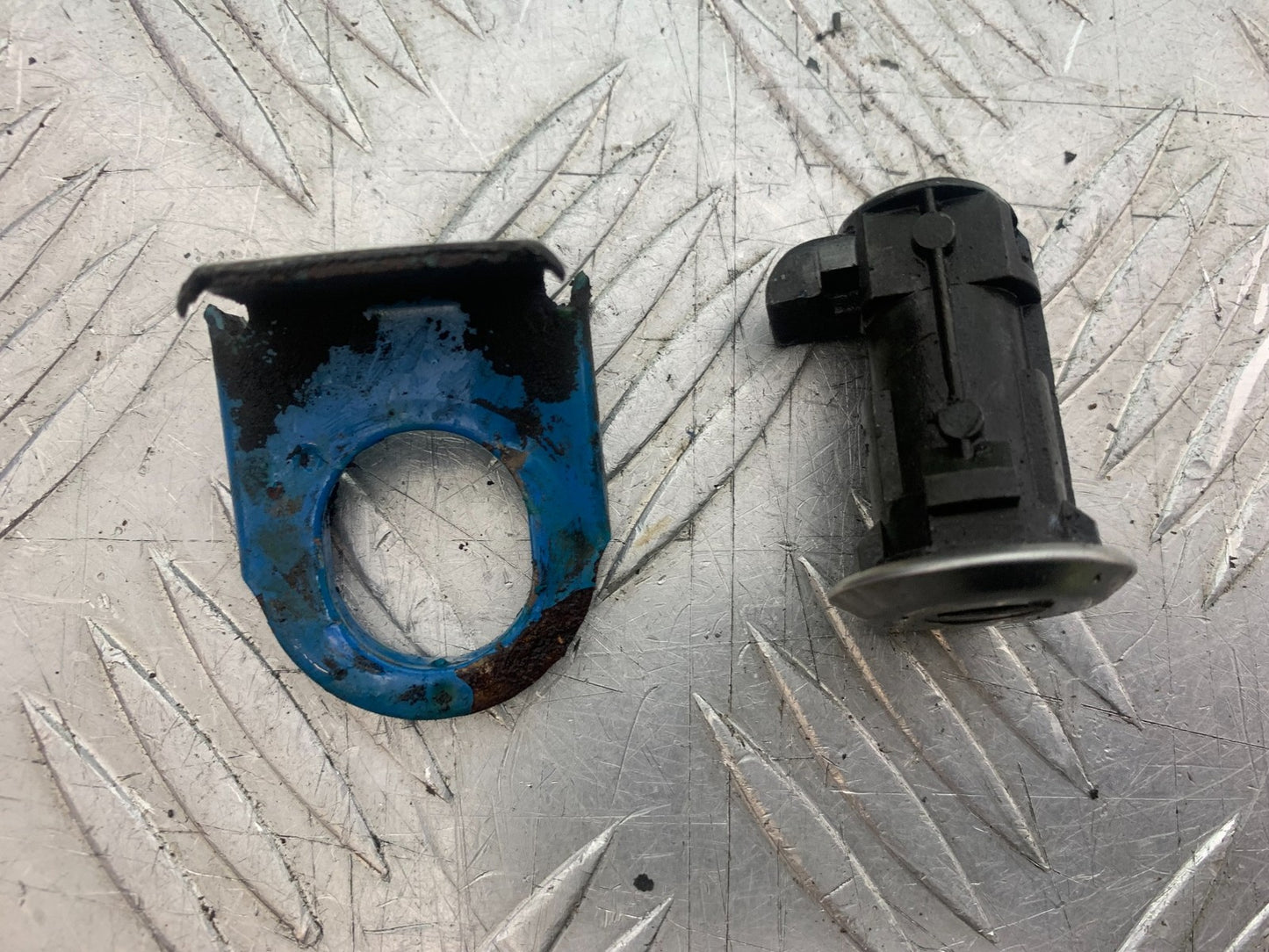 SUZUKI GP100 GP 100 LOCK AND BRACKET YEAR 1978-1988 (CMB1259)