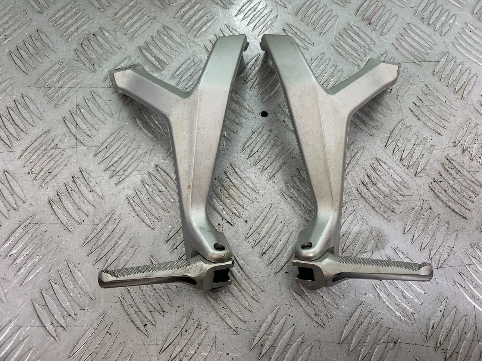 DUCATI 1299 PANIGALE REAR HANGERS AND PEGS   YEAR 2016 (CMB 1187)