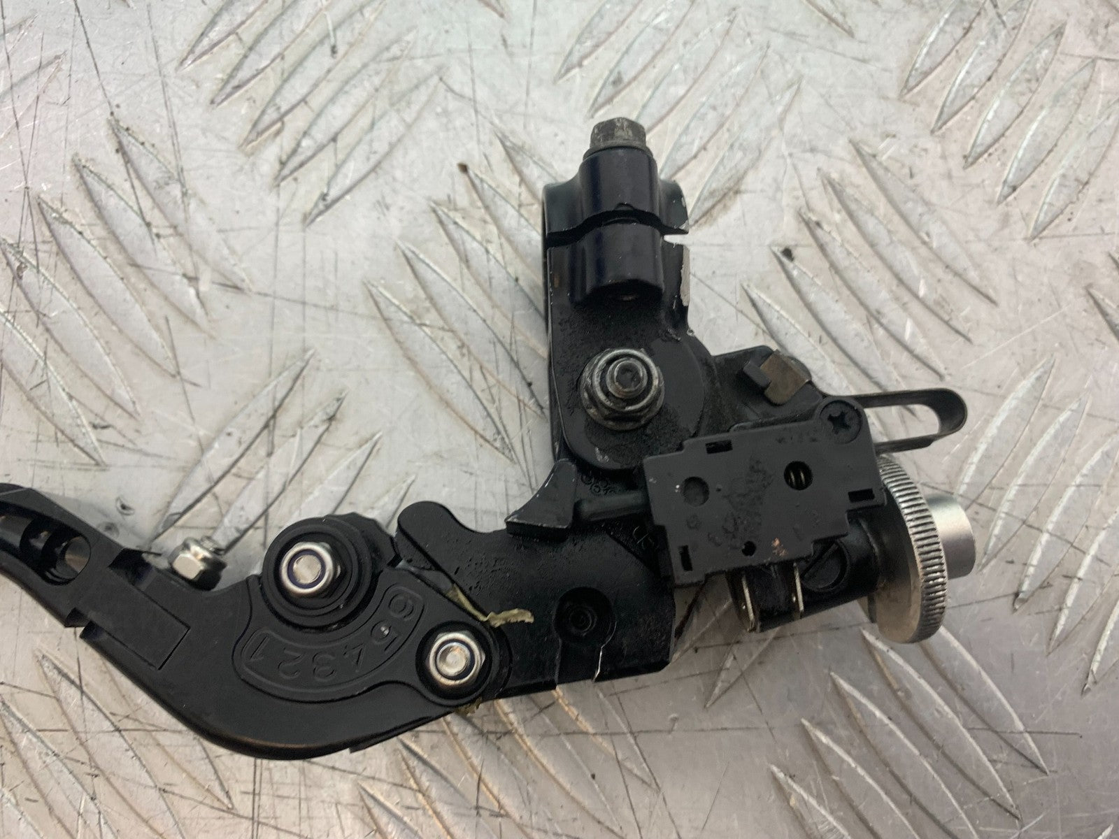 YAMAHA YZF R1 4C8 CLUTCH LEVER AND BRACKET YEAR 2007-2008 (CMB1237)