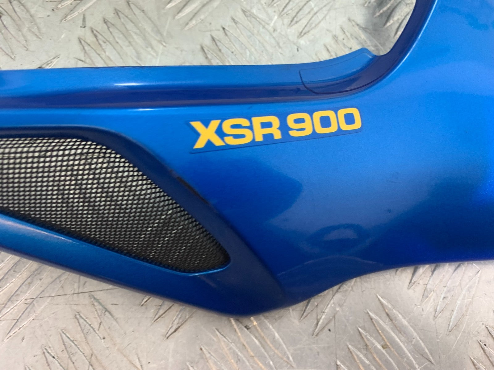 YAMAHA XSR900 XSR 900 RIGHT SEAT PANEL  YEAR 2022-2024 (CMB1215)