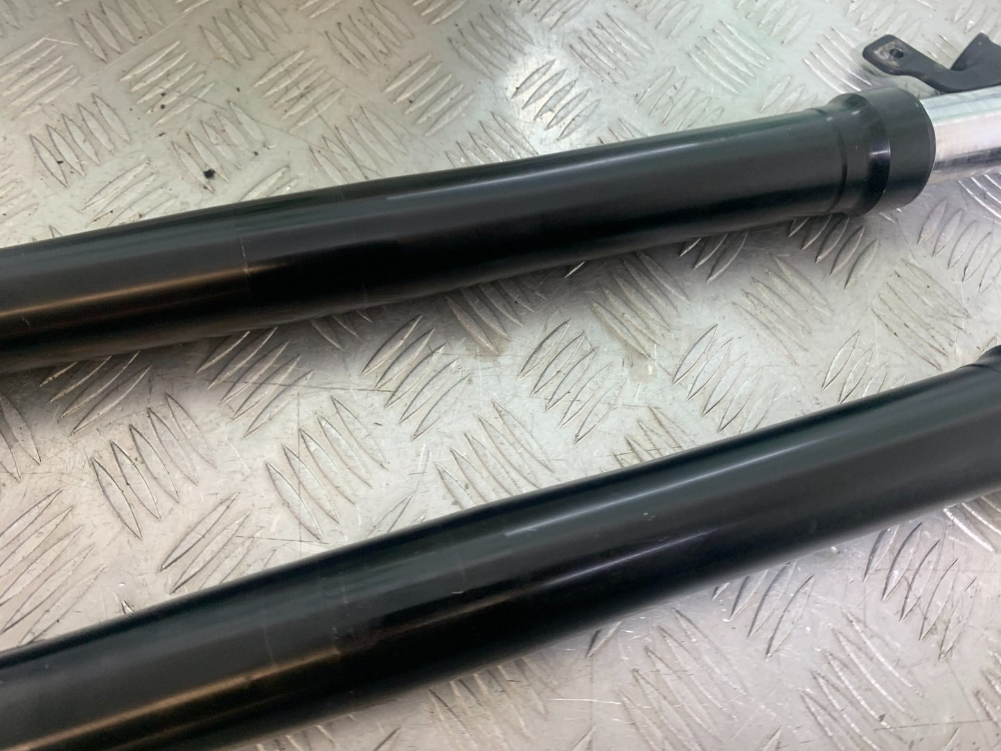 YAMAHA YZF R1 14 B BIG BANG FORKS  2009-14 (CMB1175)