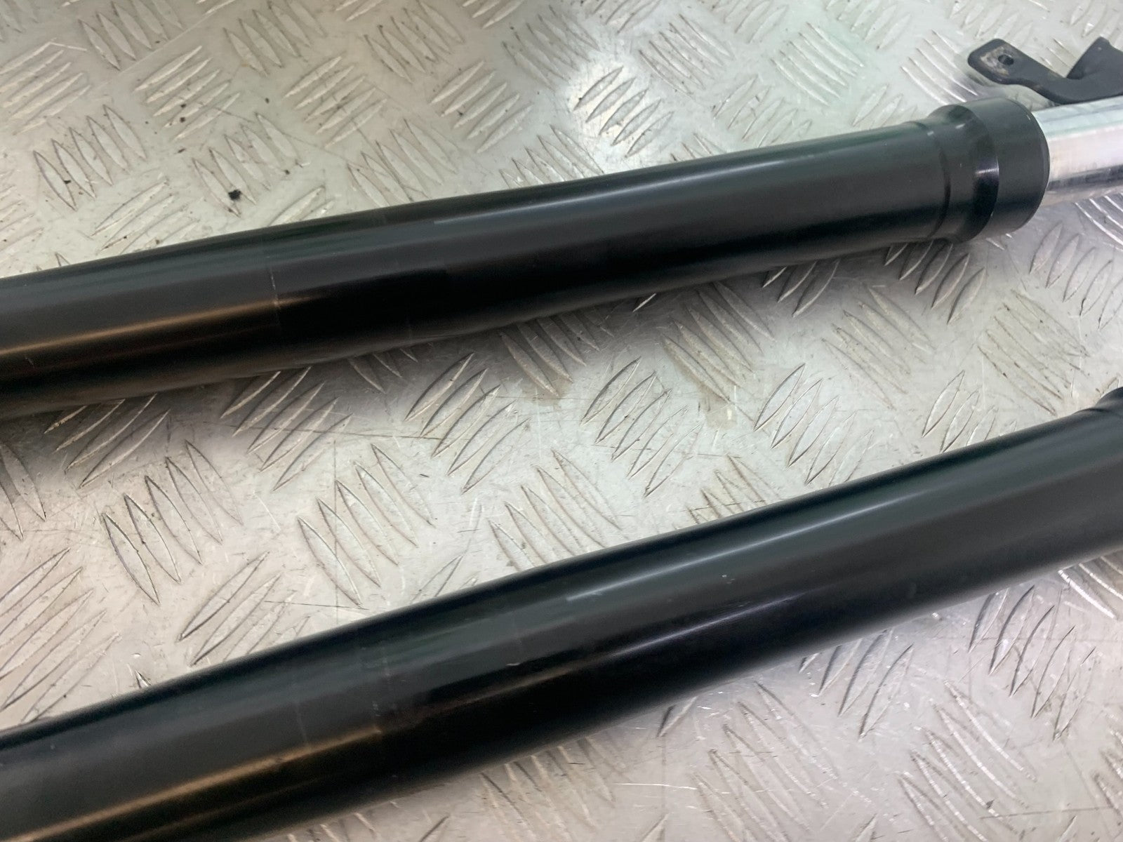 YAMAHA YZF R1 14 B BIG BANG FORKS  2009-14 (CMB1175)