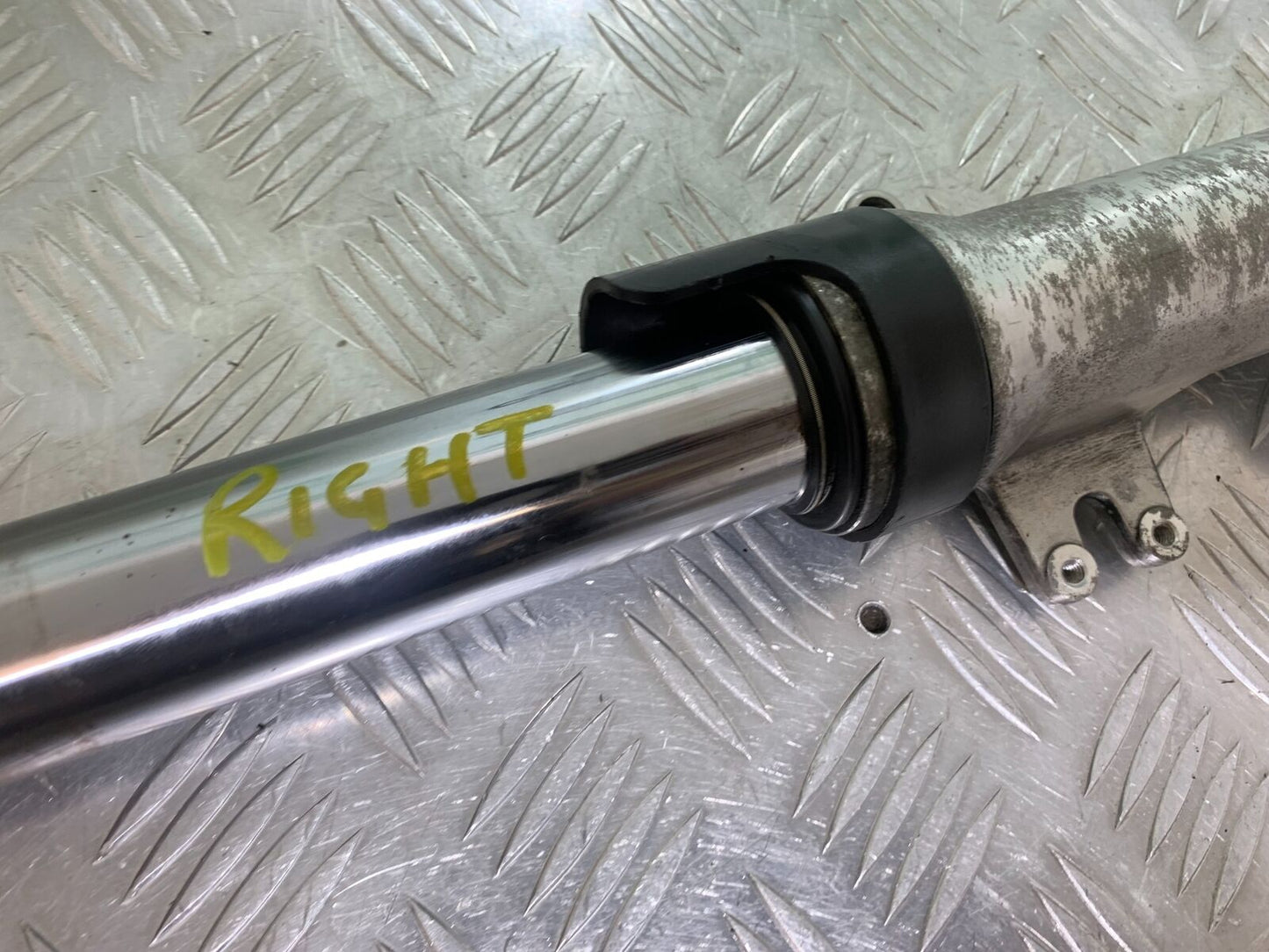 HONDA CBR1100 BLACKBIRD RIGHT FORK YEAR 1996-1998 (CMB1017)
