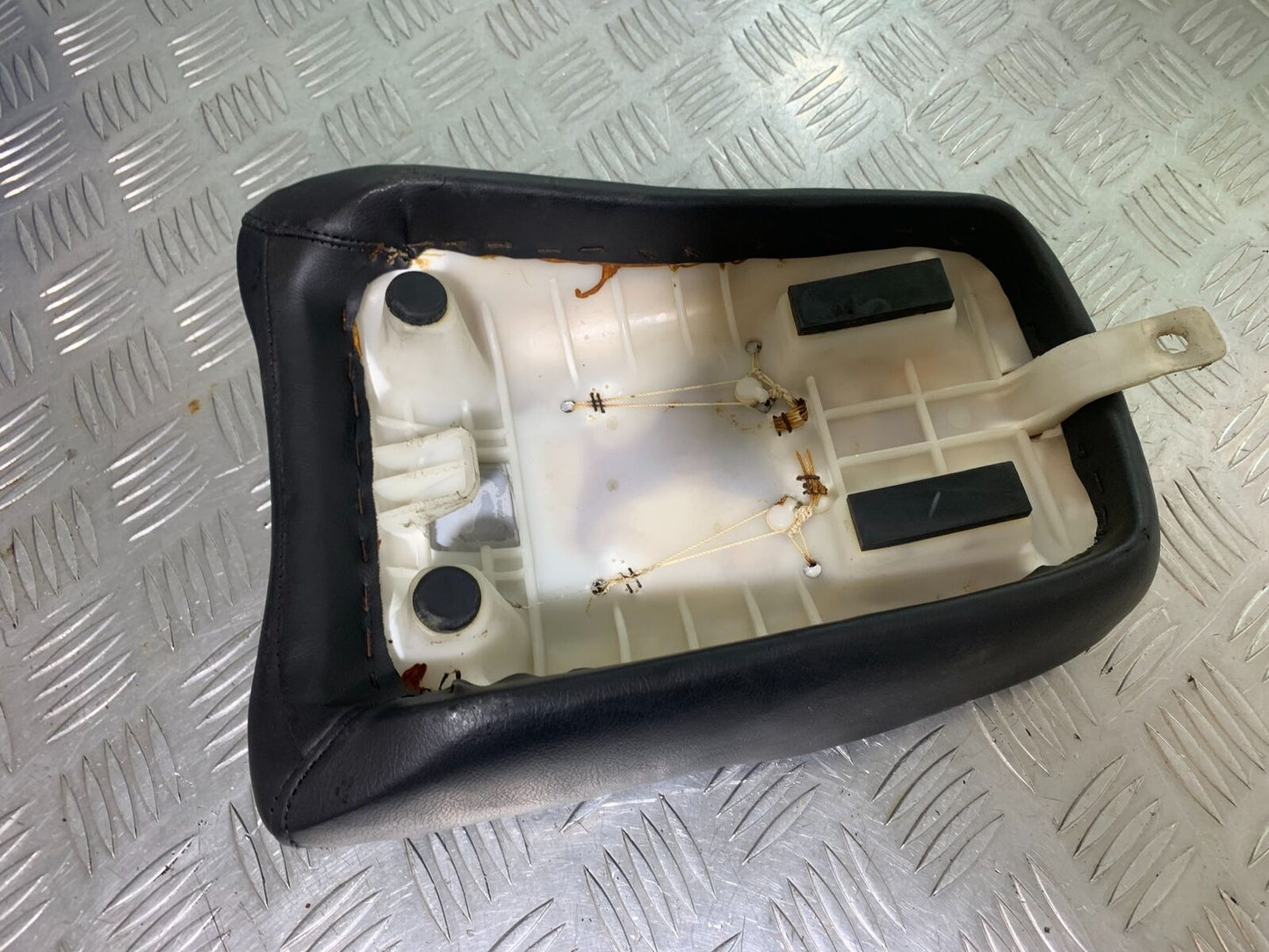 SUZUKI VS1400 VS 1400 INTRUDER REAR SEAT   YEAR 1988 (CMB1077)