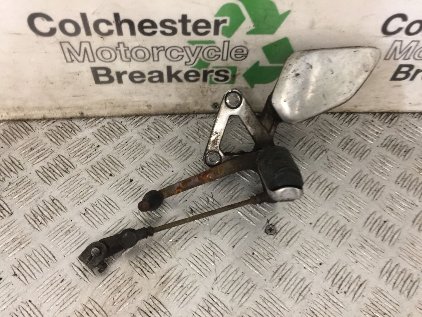 YAMAHA FZS600 FAZER 600 FRONT LEFT HANGER  YEAR 1998-2001(STOCK 878)