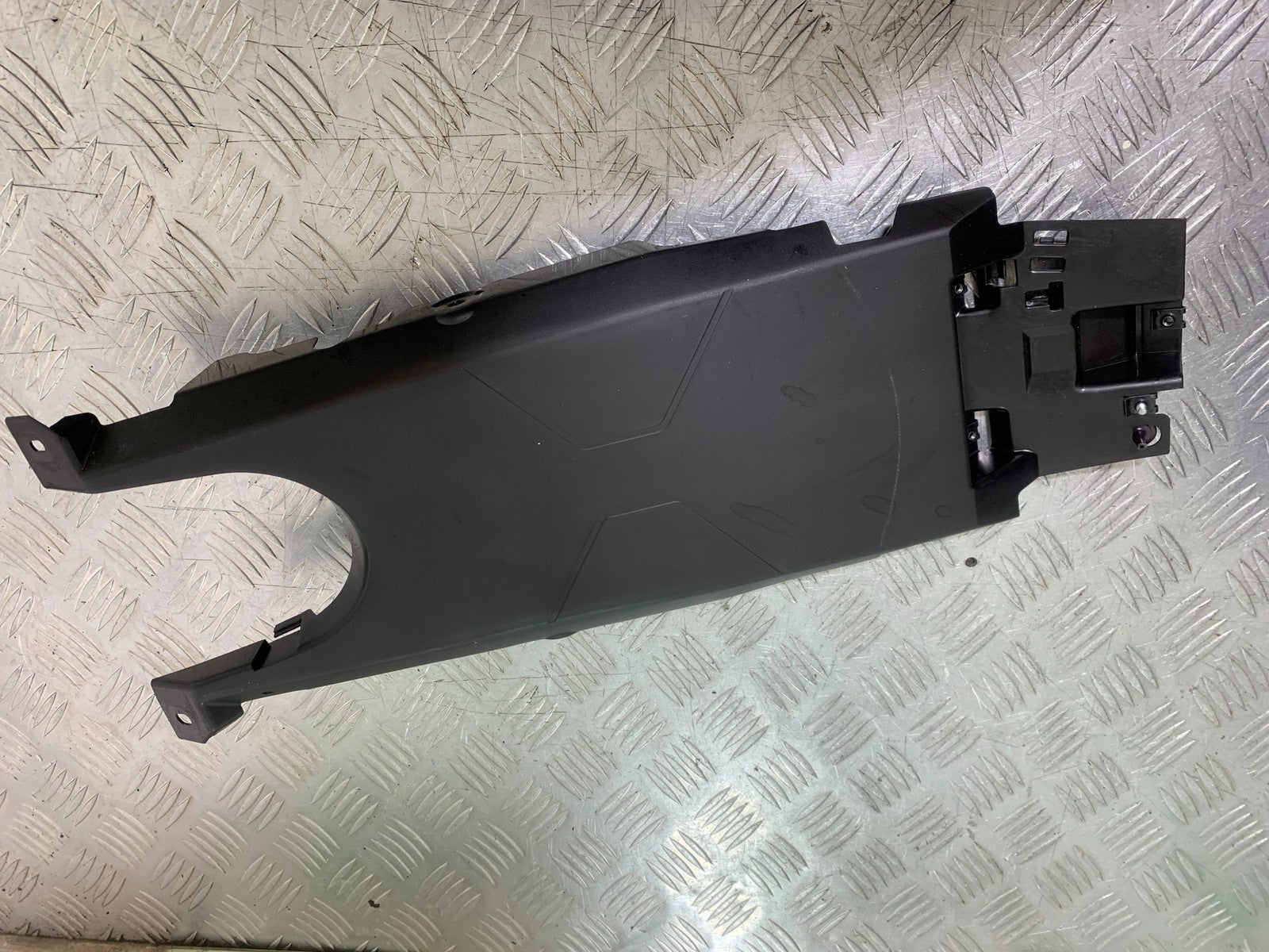TRIUMPH TRIDENT 660 UNDERTRAY  YEAR 2021-2024 (CMB1295)