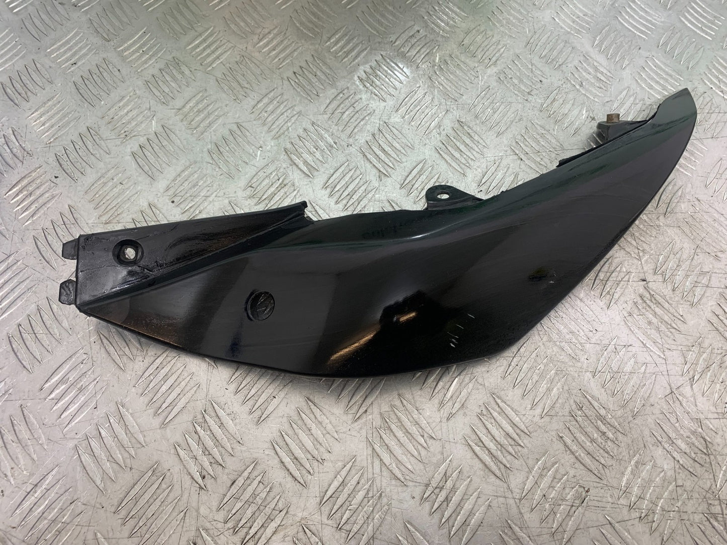 APRILIA 650 PAGASO STRADA LEFT SEAT PANEL   YEAR 2005-2010 (CMB1260)