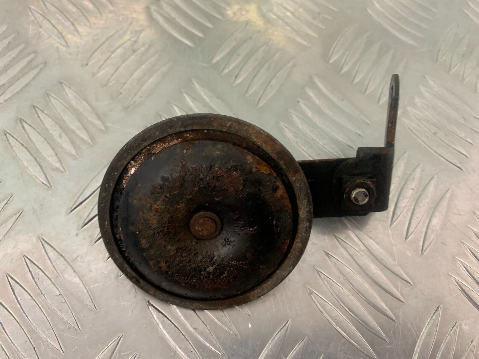 TRIUMPH 955I SPRINT RS HORN AND BRACKET  YEAR 1999-04 (STOCK 989)