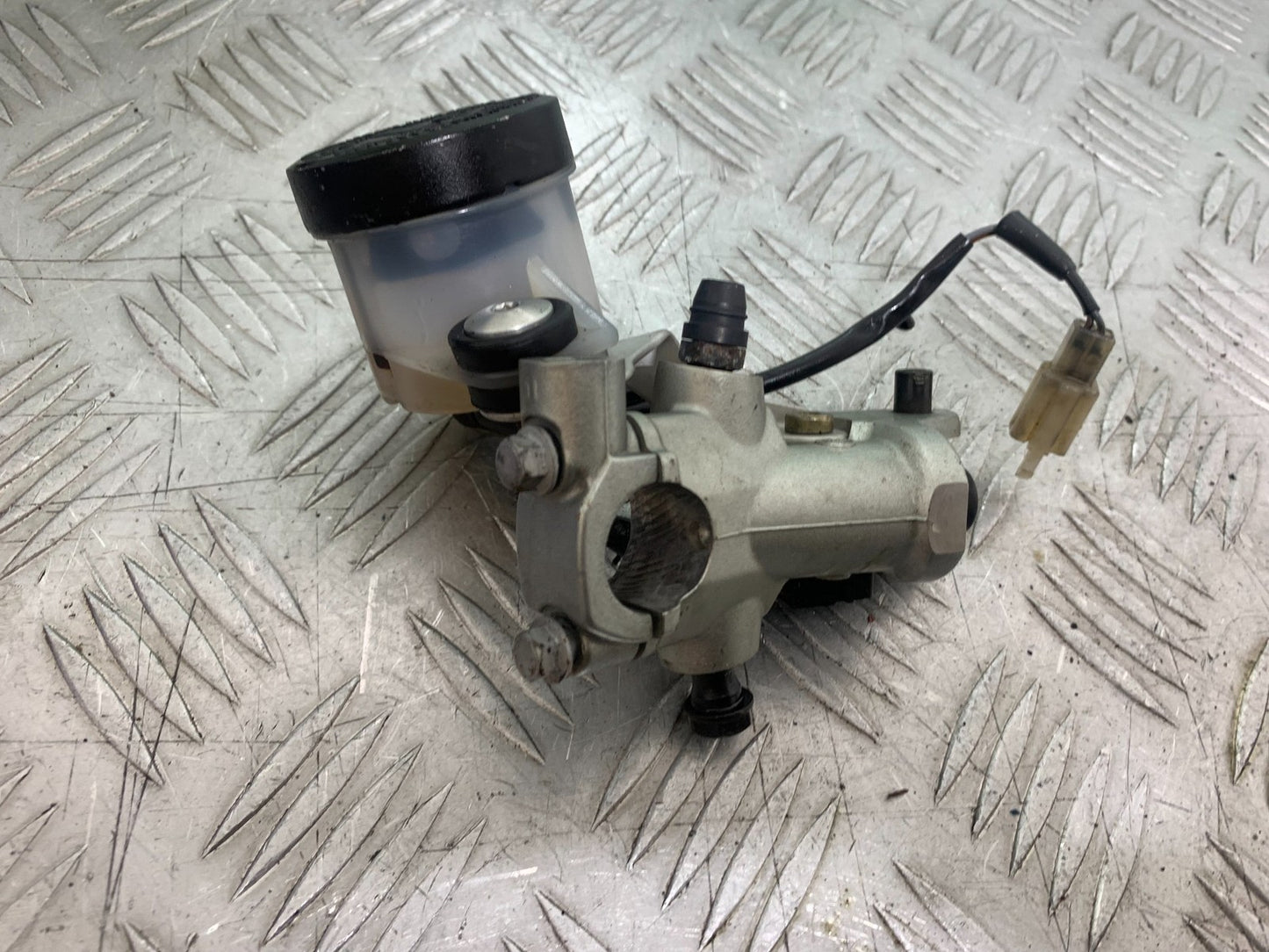 KTM 990 SUPER DUKE CLUTCH MASTER CYLINDER YEAR 2007-2011  (CMB1207)