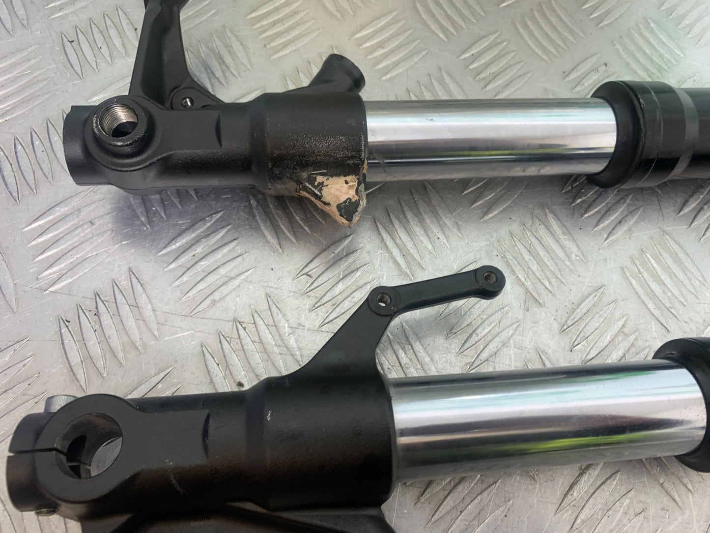 YAMAHA YZF R7 FORKS (DAMAGED) YEAR 2022-2025 (CMB1255)