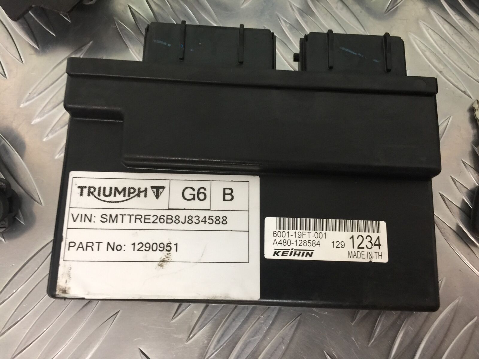 TRIUMPH TIGER 800 XRT LOCKS AND KEY YEAR 2015-2017  (STOCK 920)