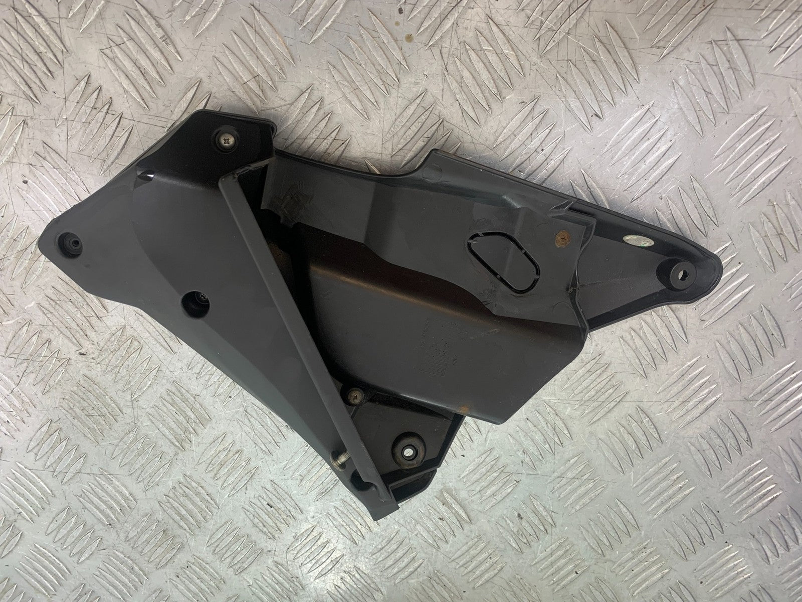 BENELLI BN125 BN 125 RIGHT SIDE FAIRING   YEAR 2018-2021 (CMB1194)